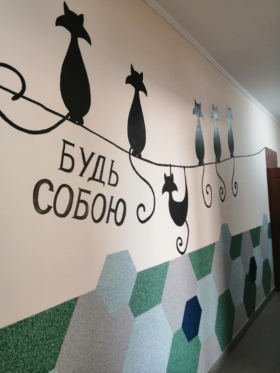 Креативили для дітей: під Луцьком батьки і вчителі прикрасили школу і дитсадок. ФОТО