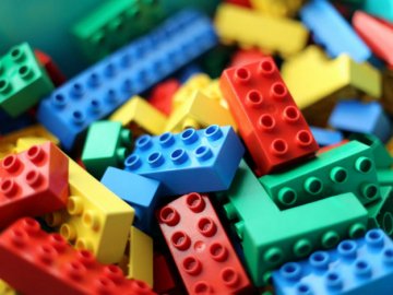 Волинським першокласникам передали конструктори «LEGO»