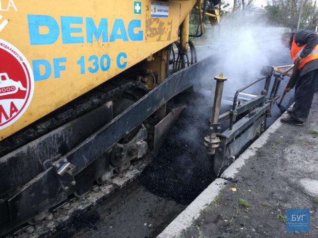 Новий асфальт знімається руками: волиняни бунтують проти браку