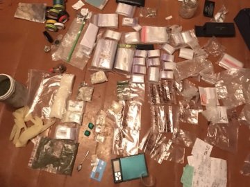 Вилучили майже пів кілограма наркотиків: на Волині «закладчику» повідомили про підозру