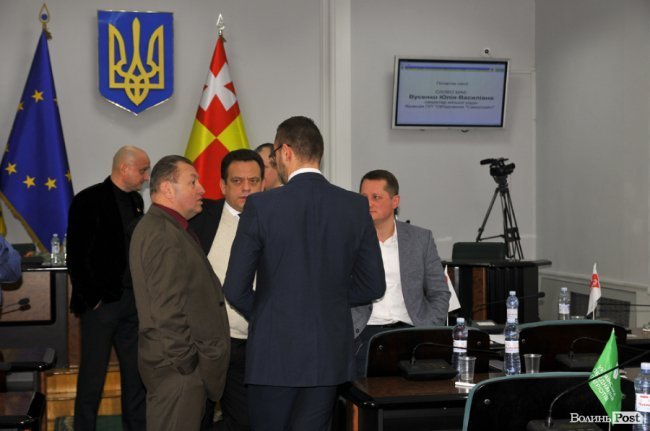 «Переворот» у Луцькій міськраді: 37 фотомиттєвостей