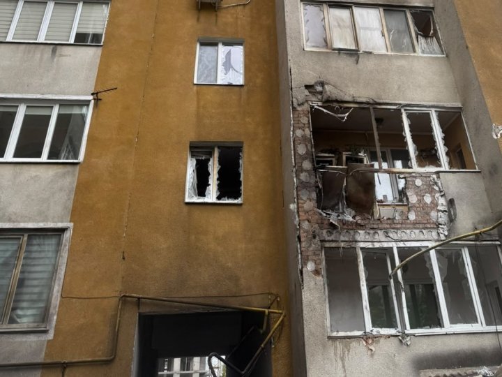 У Хмельницькому Росія вдарила по багатоповерхівці