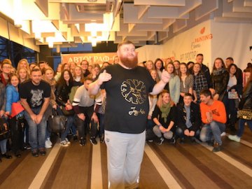 Селфі та підписані щоденники: автограф-сесія «Вар'ятів» у Луцьку. ФОТО