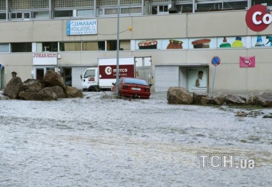 «Велика вода» в Європі дісталася Франції та Іспанії. ФОТО