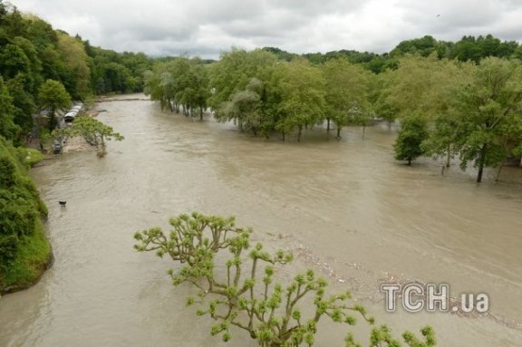 «Велика вода» в Європі дісталася Франції та Іспанії. ФОТО