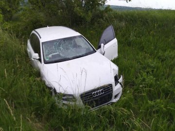 На Волині авто злетіло у кювет, у якому перебували жінка з дитиною