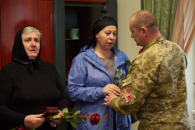 У Луцьку матерям загиблих Героїв вручили ордени