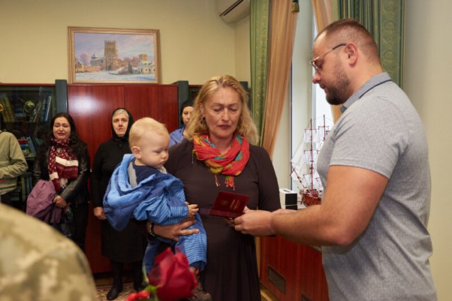 У Луцьку матерям загиблих Героїв вручили ордени