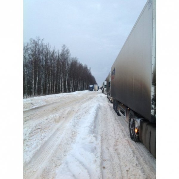 У Росії в величезних заторах мерзнуть та голодують люди. ФОТО