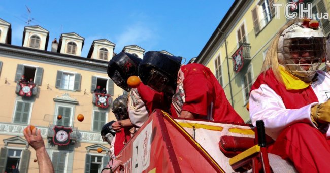 В Італії влаштували масову бійку апельсинами. ФОТО