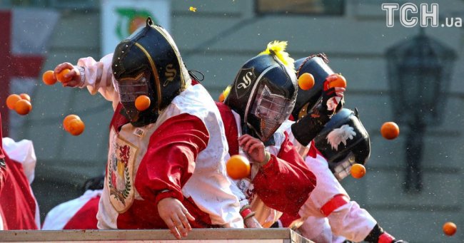 В Італії влаштували масову бійку апельсинами. ФОТО