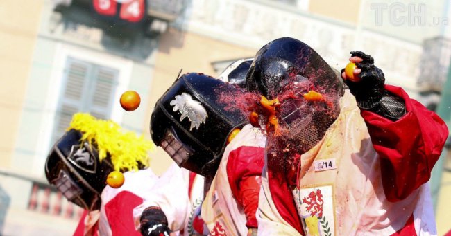 В Італії влаштували масову бійку апельсинами. ФОТО