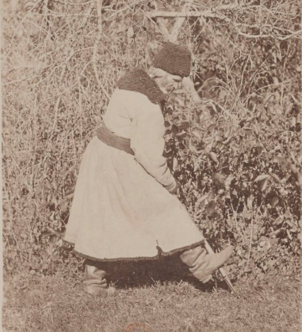 Подолянин з лопатою. 