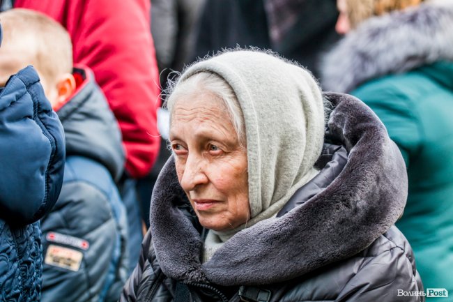 «Силою нашу церкву ніхто не забере»: як у Луцьку прихильники УПЦ (МП) на майдан вийшли. ФОТОРЕПОРТАЖ