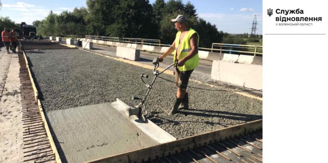 Показали, як на Волині ремонтують 54-метровий міст через річку Вижівка. ФОТО