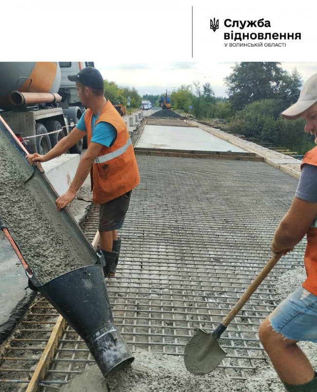 Показали, як на Волині ремонтують 54-метровий міст через річку Вижівка. ФОТО