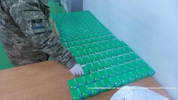 На Волині через кордон намагались перевезти велику партію психотропів. ФОТО