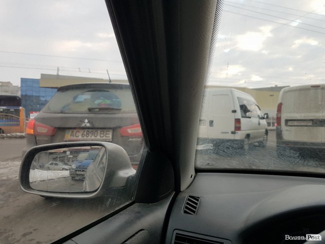 Аварія у Луцьку: зіткнулись Mitsubishi і Citroen. ФОТО