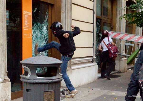 Масові безлади в Римі. ФОТО. ВІДЕО
