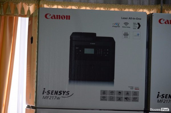 Луцькі школи та садочки отримали комп’ютери, принтери та холодильники