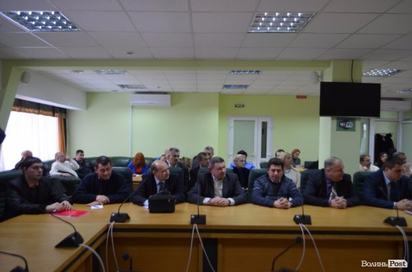 Луцькі школи та садочки отримали комп’ютери, принтери та холодильники