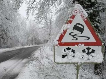 На Волині позашляховик злетів у кювет, постраждала дитина