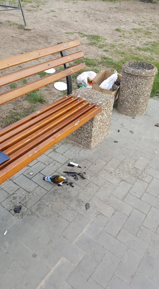 У Ковелі набережну закидали сміттям. ФОТО