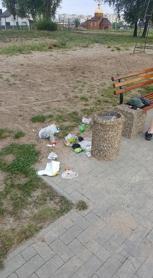 У Ковелі набережну закидали сміттям. ФОТО