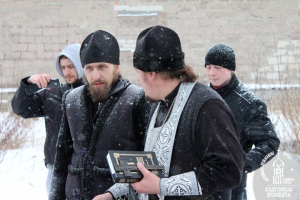 Як під Луцьком козаки і монахи купалися в крижаній воді. ФОТО