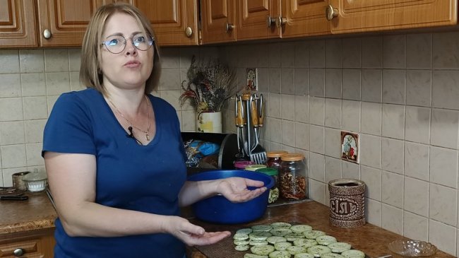 Вчителька хімії з Волині започаткувала бізнес на сушених снеках