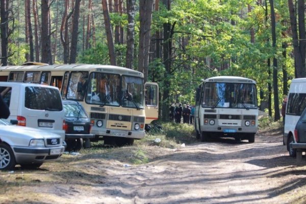 Старателі прорвали блокаду активістів до копанок. ФОТО
