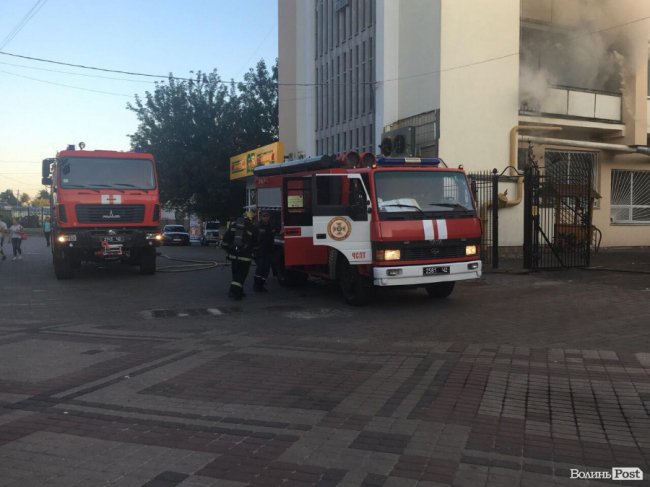 У луцькому «Бім-Бомі» горить квартира. ФОТО. ОНОВЛЕНО