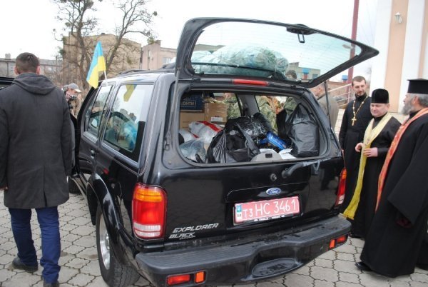 Віряни з Ковеля передали автомобіль бійцям 30 бригади