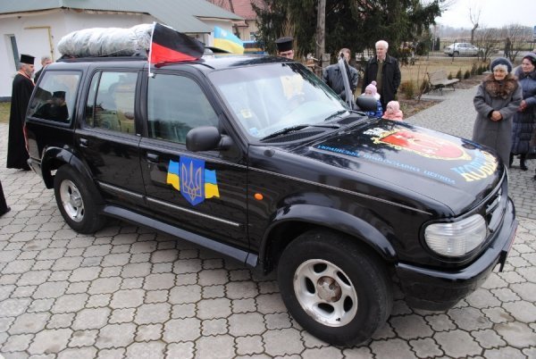 Віряни з Ковеля передали автомобіль бійцям 30 бригади