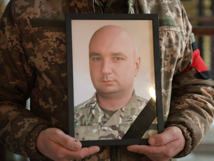 У Луцьку провели в останню дорогу полеглого Героя Дениса Савчука