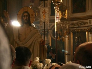 Пасхальна ніч у Луцьку: як святили паски у Покровській церкві. ФОТО