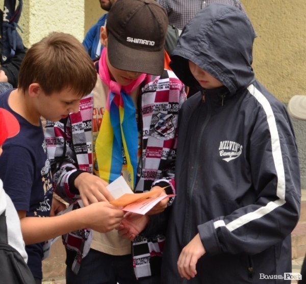 Із цигарками у Луцьку боролися цукерками та розвагами. ФОТО