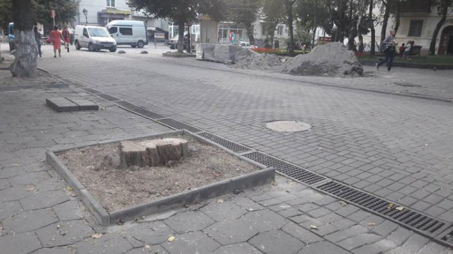 «Це імітація роботи», – лучанин про ремонт центральної вулиці міста. ФОТО