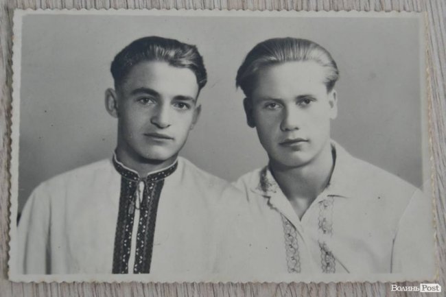 Зліва - студент Всеволод Грабчев (Житомир, 1955) 