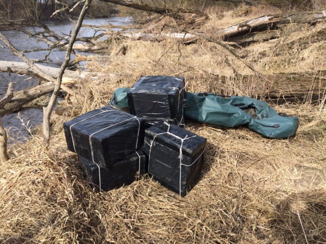 Луцькі прикордонники перешкодили масштабному переміщенню контрабанди. ФОТО