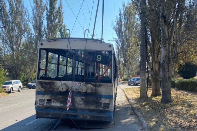 Росіяни обстріляли тролейбус у Херсоні: загинув сержант поліції