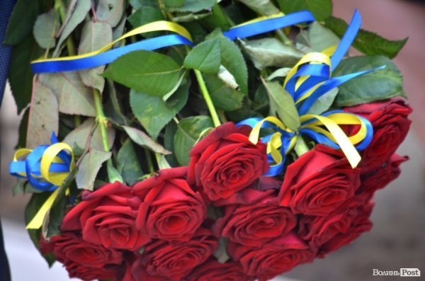 На будинках полеглих героїв АТО вивісили пам’ятні знаки. ФОТО