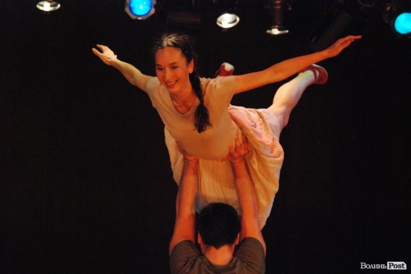У Луцьку показали танцювальний перформенс «Дім». ФОТО