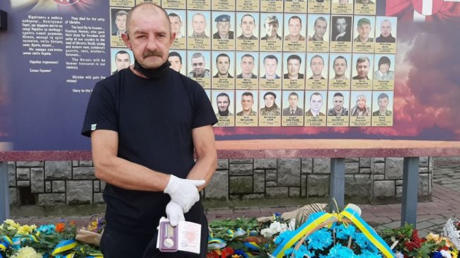 У Луцьку нагородили батьків загиблих на Сході воїнів. ФОТО