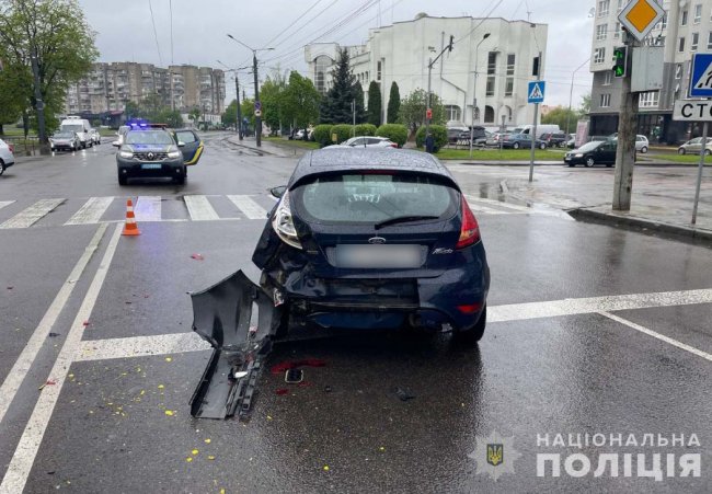У Луцьку зіткнулися маршрутка та Ford: водійку легковика госпіталізували до лікарні
