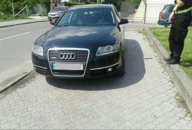 За пів дня луцькі муніципали оштрафували 40 «автохамів». ФОТО