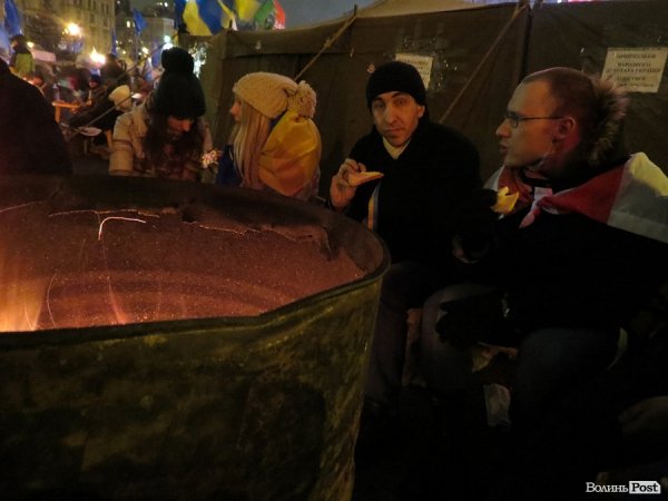 Майдан особливий - нічний. НОТАТКИ ОЧЕВИДЦЯ. ФОТО. ВІДЕО