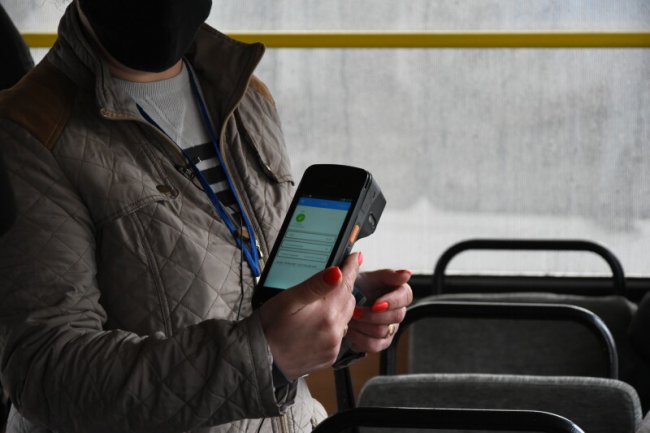 У луцьких маршрутках ловлять пасажирів, які платять готівкою. ФОТО 