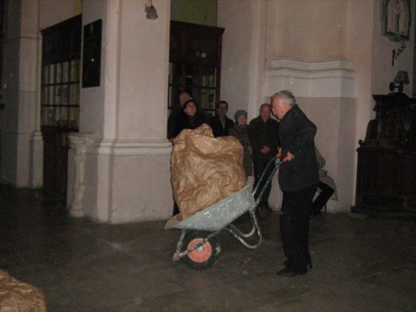 У луцькому храмі поляки влаштували перфоманс. ФОТО 