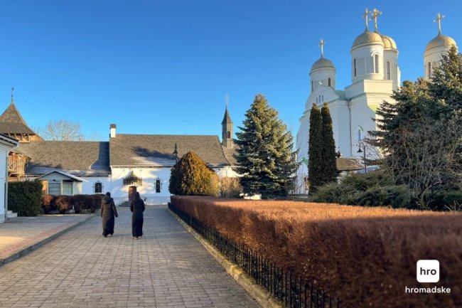 Територія Зимненського монастиря